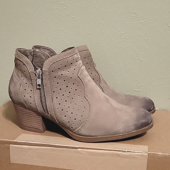 Earth Marion ankle boots - Picture 2 of 7